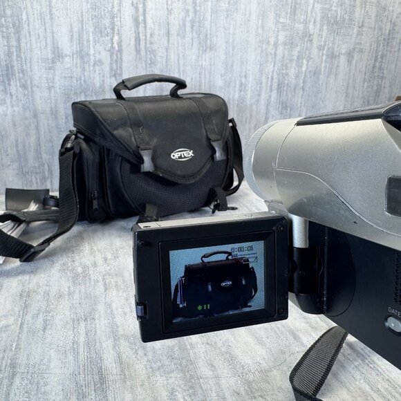 Hitachi VM-E575LE Video Camera - Picture 4 of 16